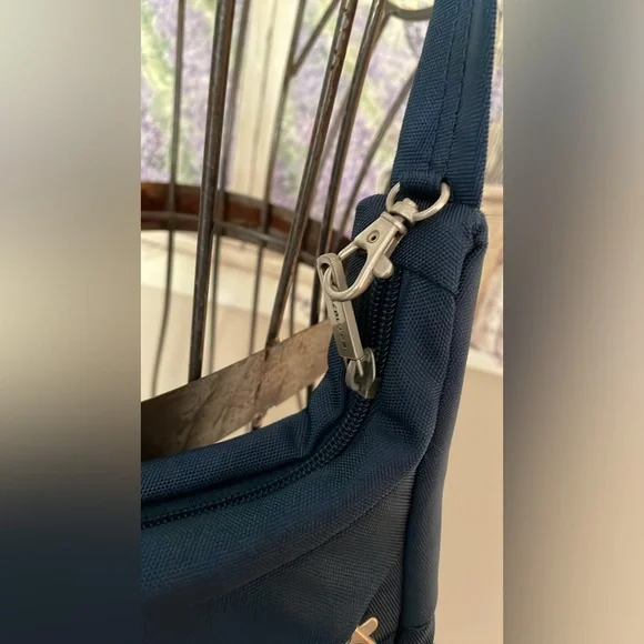 Travelon Midnight Blue Anti Theft Crossbody - Picture 11 of 15